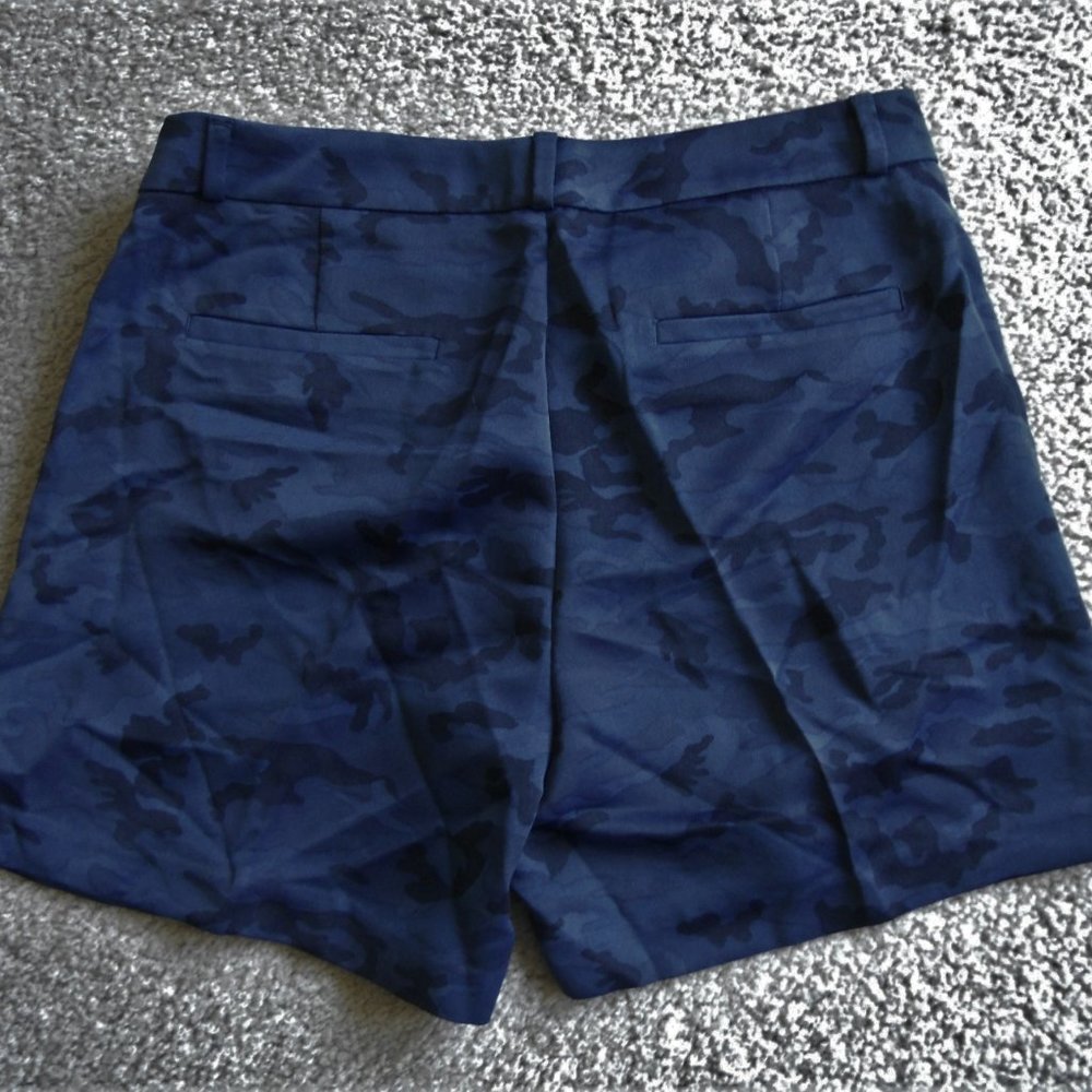 Banana Republic Camo Shorts size 6 Blue - Picture 3 of 4